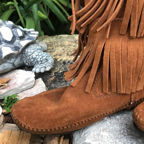 Minnetonka Three Layer Fringe Boot Style Moccasins-Sz 8-PullOn Style-Carmel - Picture 6 of 16